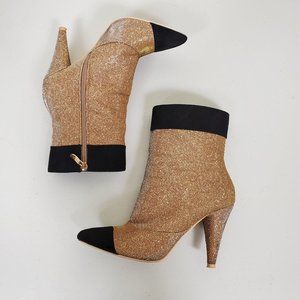 MACKIN J Booties Gold and Black Size 7.5